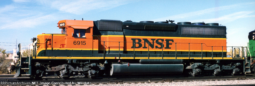 BNSF SD40-2 6915